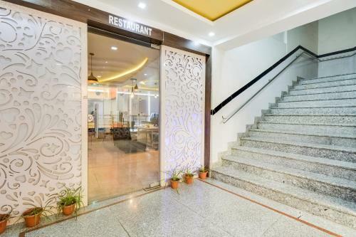 Oyo 71911 Hotel Amber Palace