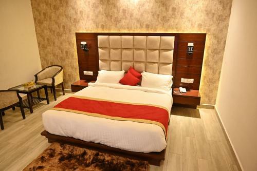 Hotel Aakriti Clarks Inn Express