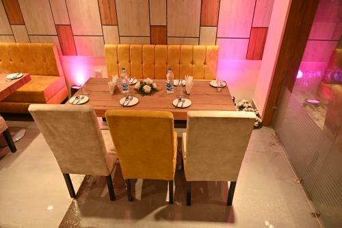 Hotel Aakriti Clarks Inn Express