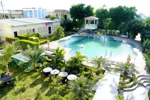 Hotel Rani Bagh Resort
