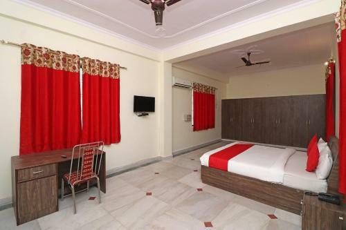 Hotel Oyo 23379 Chandra Banquet