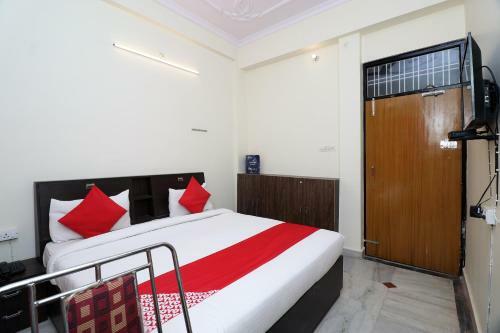 Hotel Oyo 23379 Chandra Banquet