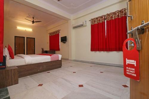 Hotel Oyo 23379 Chandra Banquet