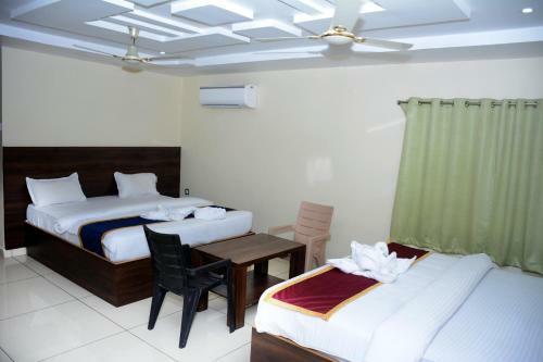 Lodge Hotel Nandini Residency