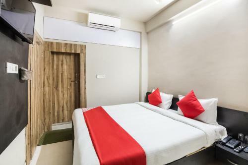 Hotel Oyo 30193 Shourya Residency