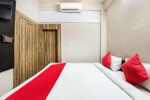 Hotel Oyo 30193 Shourya Residency