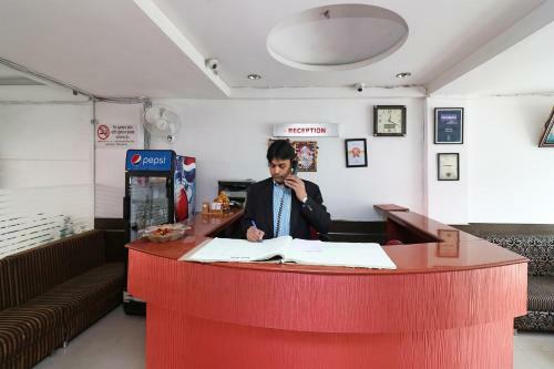 Oyo 27866 Hotel Gud Stay