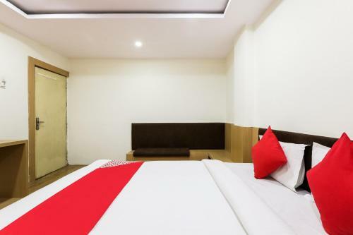 Oyo 68417 Hotel Surbhi