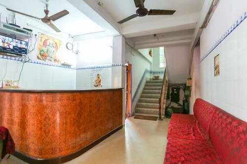 Oyo 74837 Hotel Veer
