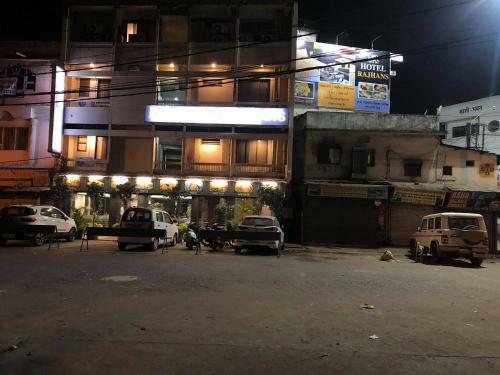 Hotel Rajhans,ghora Nikkas