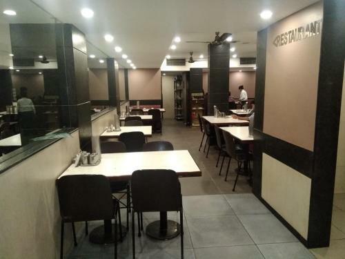 Hotel Rajhans,ghora Nikkas