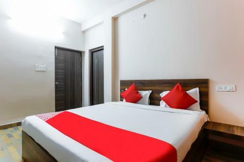 Hotel Oyo 44026 Samrudhi Residency