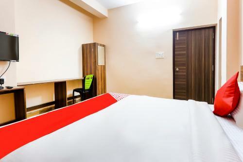 Hotel Oyo 44026 Samrudhi Residency