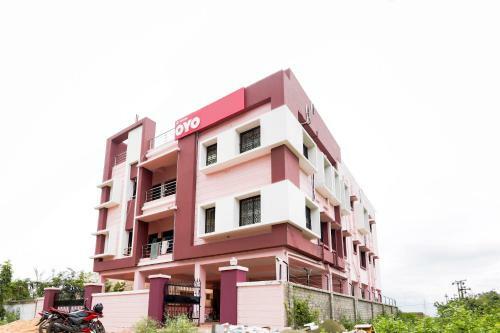 Hotel Oyo 44026 Samrudhi Residency