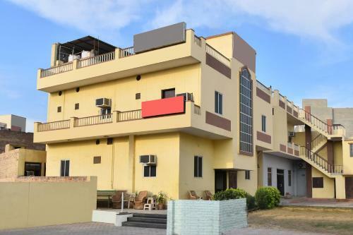 Oyo 30915 Hotel Sidhi Vinayak And Restuarant