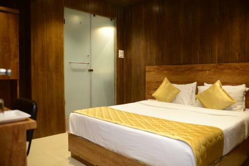 Hotel Malad Inn