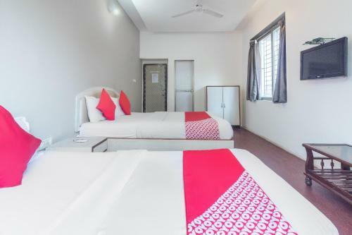 Oyo 71397 Hotel Guru