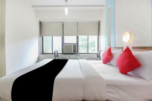 Capital O75414 Hotel Dream Residency