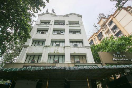 Capital O75414 Hotel Dream Residency