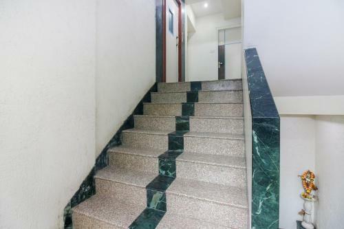 Capital O75414 Hotel Dream Residency
