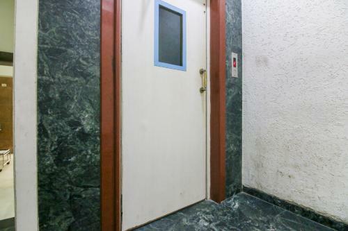 Capital O75414 Hotel Dream Residency