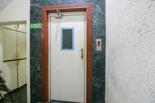 Capital O75414 Hotel Dream Residency