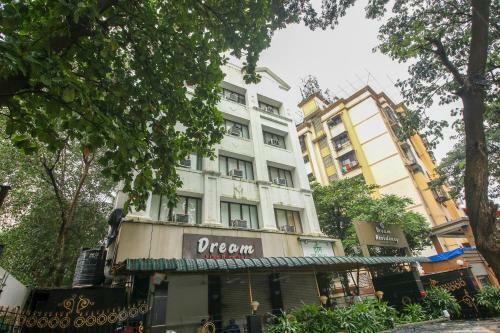 Capital O75414 Hotel Dream Residency