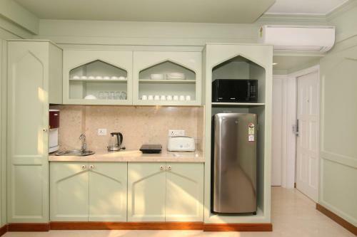 Theory9 Premium Service Apartments Bandra