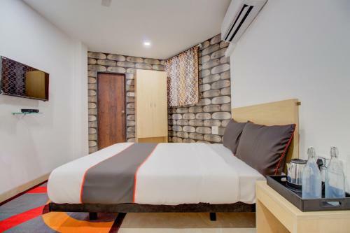 Collection O 50232 Ulife Hotel