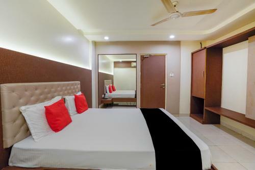 Capital O74962 Hotel Sapna