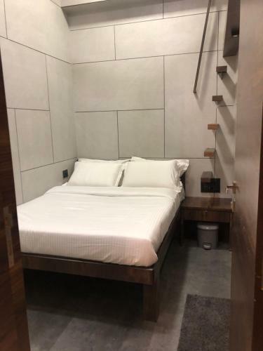 Hotel Rooms Dadar Near Station