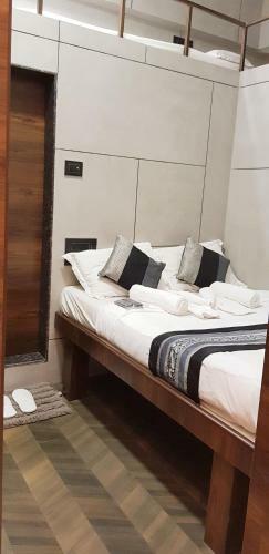 Hotel Rooms Dadar Near Station