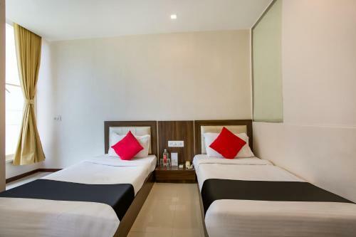 Capital O 35557 Hotel Aura