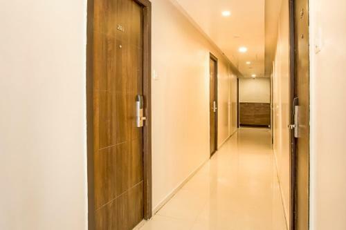 Capital O 35557 Hotel Aura