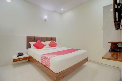 Hotel Oyo 42939 Royal Orbit