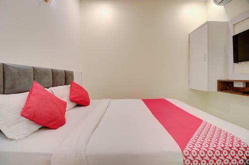 Hotel Oyo 42939 Royal Orbit