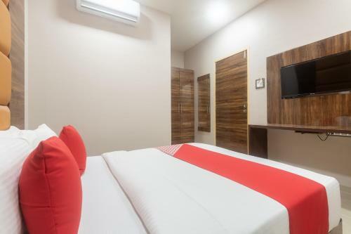 Oyo 30693 Hotel Blue Executive