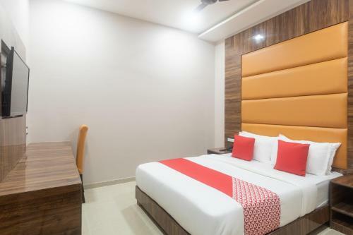 Oyo 30693 Hotel Blue Executive