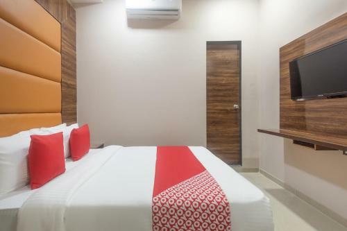 Oyo 30693 Hotel Blue Executive