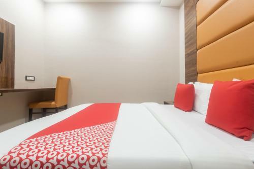 Oyo 30693 Hotel Blue Executive