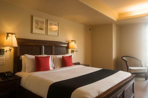 Capital O 44163 Hotel Sai Inn