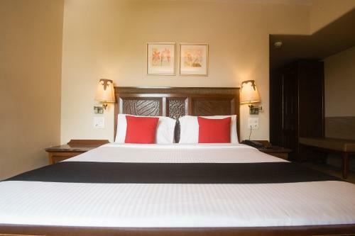 Capital O 44163 Hotel Sai Inn