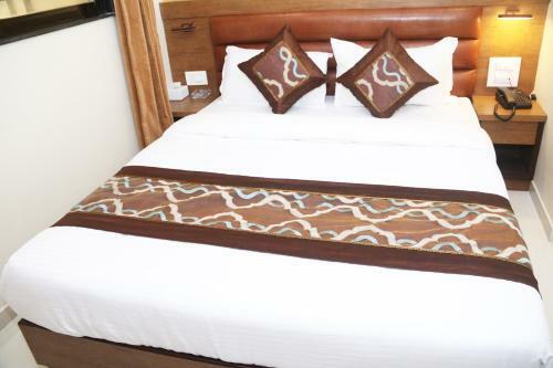 Hotel Crystal Luxury Inn- Bandra