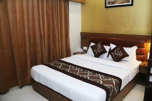 Hotel Crystal Luxury Inn- Bandra