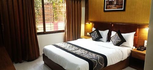 Hotel Crystal Luxury Inn- Bandra