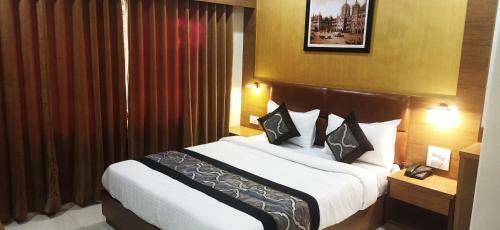 Hotel Crystal Luxury Inn- Bandra