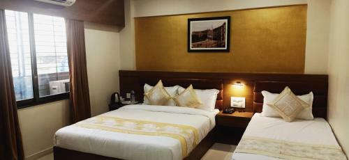 Hotel Crystal Luxury Inn- Bandra