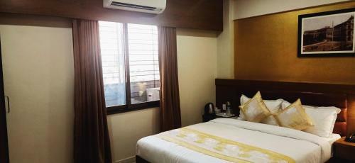 Hotel Crystal Luxury Inn- Bandra