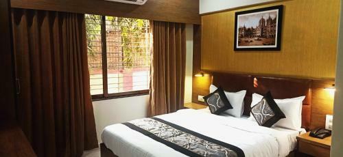 Hotel Crystal Luxury Inn- Bandra