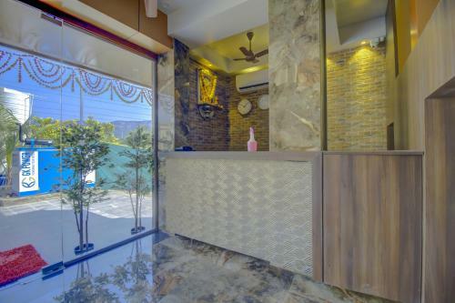 Oyo 77349 Hotel Super 7 Inn